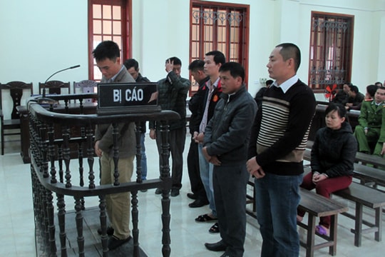 Giám đốc lắp chip gian lận xăng dầu lĩnh án tù