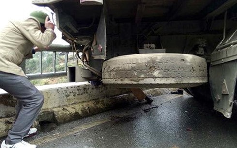 Phó Thủ tướng yêu cầu lắp biển cảnh báo giao thông đường băng, tuyết