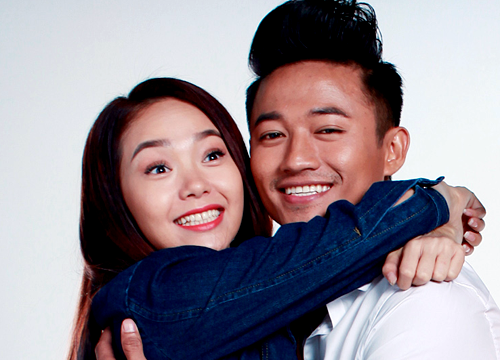 Minh Hằng hôn Quý Bình trong bộ ảnh Tết