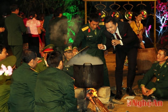 Ấm áp "Xuân biên cương - Nâng bước chân em tới trường"