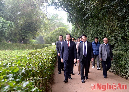 Chủ tịch nước Trương Tấn Sang dâng hương, dâng hoa tại Khu di tích Kim Liên