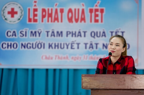 Mỹ Tâm hát vọng cổ giao lưu với người nghèo