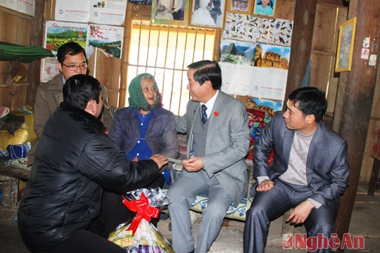 Ủy ban Đối ngoại Quốc hội tặng quà Tết tại Quế Phong, Quỳ Châu