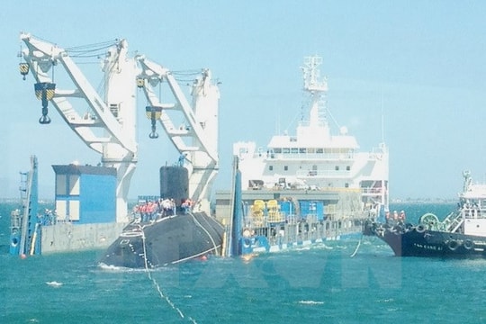 Tàu ngầm lớp Kilo thứ 5 đã vào vịnh Cam Ranh an toàn