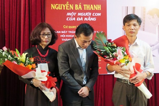 Tuôn trào nước mắt với phim tài liệu ông Nguyễn Bá Thanh "sống trong lòng dân"!