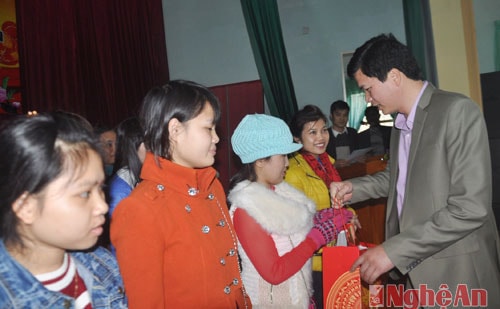 Hội LHTN tỉnh đón 270 nữ công nhân về quê ăn Tết