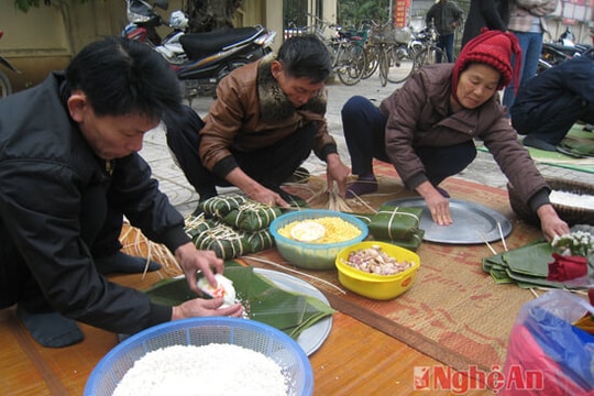 Xã Quỳnh Thuận (Quỳnh Lưu) sôi nổi hội thi gói bánh chưng