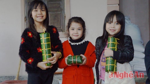 Làng bánh chưng Mỹ Thành làm không kịp bán