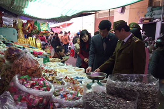 Lãnh đạo tỉnh kiểm tra thị trường Tết