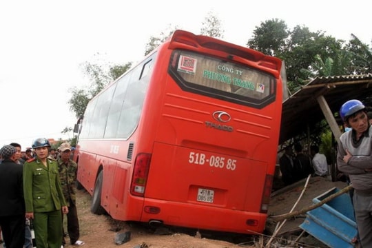 Xe khách Phương Trang tông xe máy, hai người chết trong ngày mồng 1 Tết