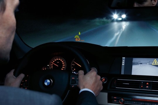 Cách xử lý khi bị đèn pha chiếu vào mặt