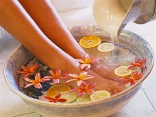 Ngâm chân đúng cách để trẻ khỏe, xinh đẹp