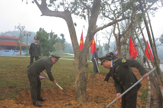 Đô Lương: Trồng 5.000 cây xanh trong dịp đầu xuân Bính Thân.
