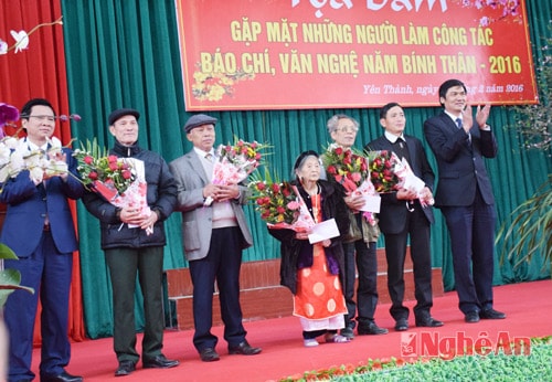 Yên Thành tọa đàm với đội ngũ báo chí, văn nghệ sĩ