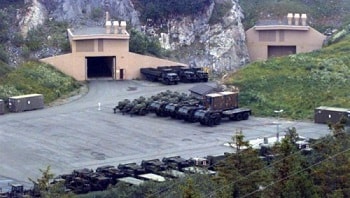 Vũ khí tối tân của Mỹ trong hang bí mật gần biên giới Nga