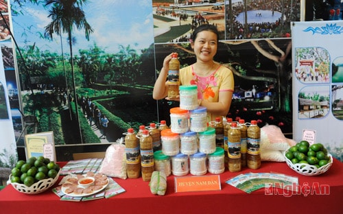 Hấp dẫn các gian hàng giới thiệu sản phẩm tại Hội thảo liên kết du lịch Bắc trung bộ