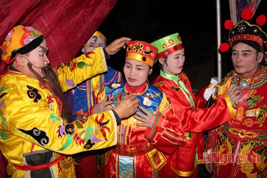 Đầu Xuân "say" tuồng Kẻ Gám