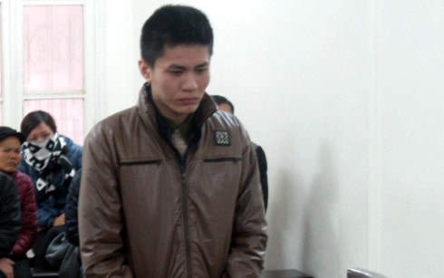 Giả làm con trai của lãnh đạo để lừa xin việc