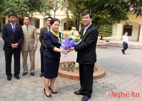 Lãnh đạo tỉnh Gifu (Nhật Bản) ngưỡng mộ học sinh trường Phan Bội Châu