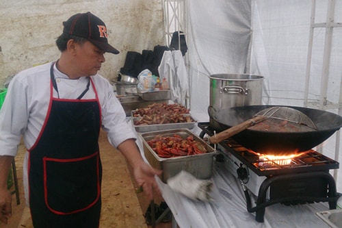 10 đầu bếp làm 800 suất ăn mỗi ngày cho đoàn phim 'King Kong'