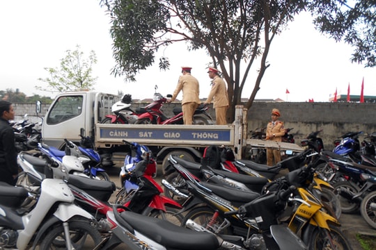 Xử lý 30 trường hợp vi phạm trật tự ATGT trong ngày giao, nhận quân