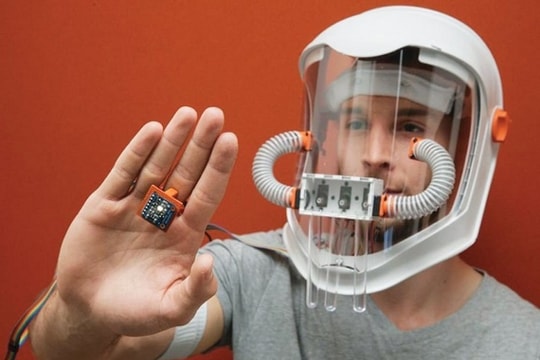 Thiết bị đặc biệt giúp bạn "ngửi" được màu sắc