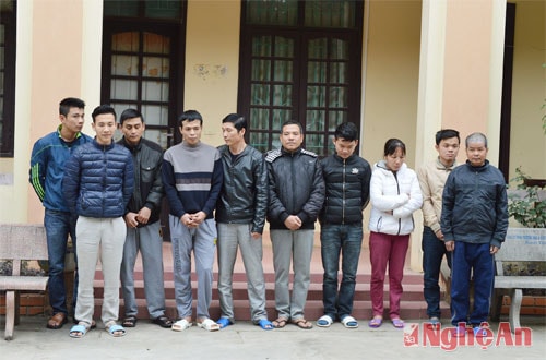 Công an thị xã Thái Hòa: Phá chuyên án đánh bạc, bắt 10 đối tượng