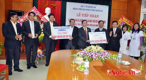 Cienco4  tặng thiết bị y tế cho Bệnh viện hữu nghị đa khoa tỉnh Nghệ An