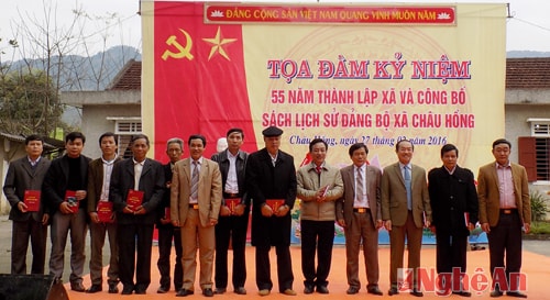 Công bố sách lịch sử đảng bộ xã Châu Hồng