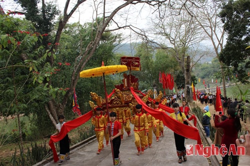 Khai hội đền Vạn - Cửa Rào