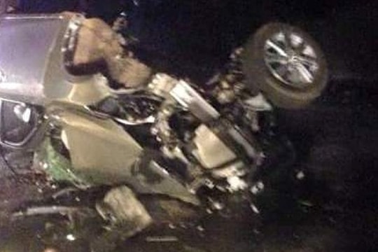 Hai ô tô đấu đầu trên Quốc lộ, 4 người tử vong
