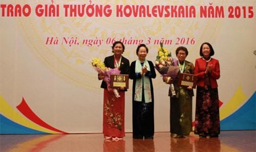 Hai nhà khoa học nữ được trao Giải thưởng Kovalevskaia 2015