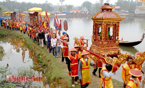 Linh thiêng Lễ hội đền Đức Hoàng