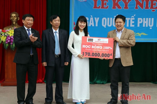 Nữ sinh gây sốt cộng đồng mạng dành học bổng 170 triệu đồng của Trường Đại học FPT