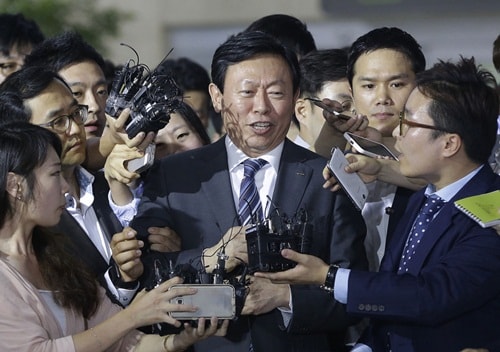 Đại chiến gia đình không hồi kết tại Lotte