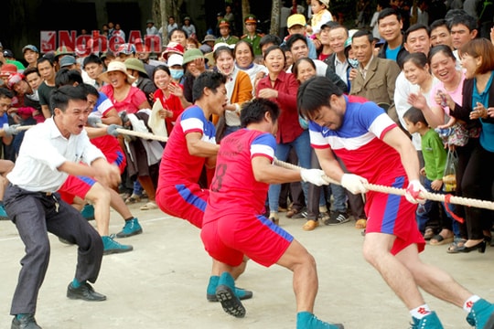 Hấp dẫn các trò chơi dân gian tại Lễ hội Đền Đức Hoàng