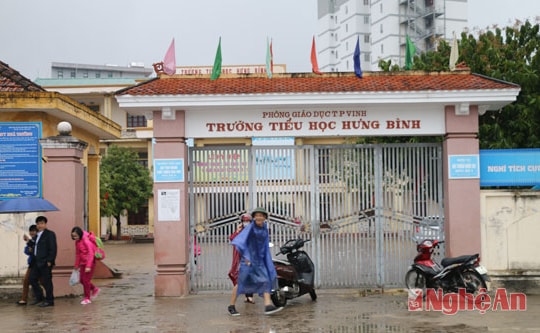 Đuổi việc giáo viên tiểu học bị tố dâm ô trẻ em