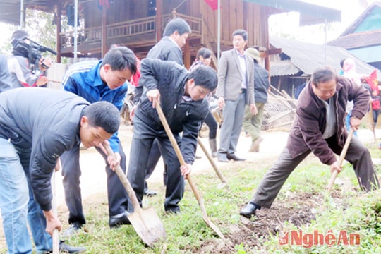 Kỳ Sơn làm đường giao thông nông thôn