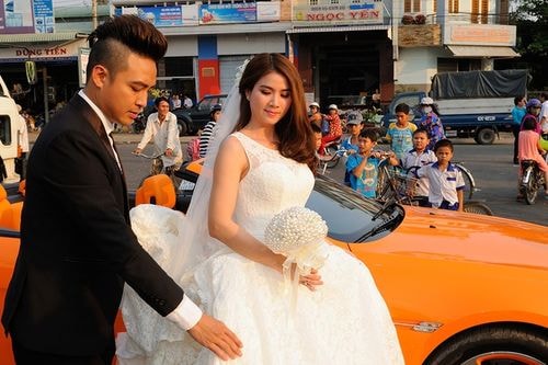 Khoảnh khắc đáng yêu tại lễ cưới Kha Ly, Thanh Duy ở quê