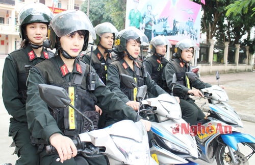 Những "bông hồng thép" của cảnh sát cơ động Nghệ An