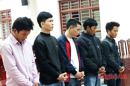 Trộm cáp viễn thông bán đồng nát lĩnh án 11 năm tù