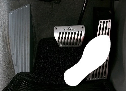 Để chân ga thế nào là đúng - kỹ năng cho tài xế Việt