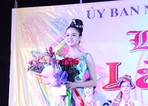 Thí sinh 16 tuổi đạt giải Nhất cuộc thi Người đẹp Lễ hội Làng Vạc
