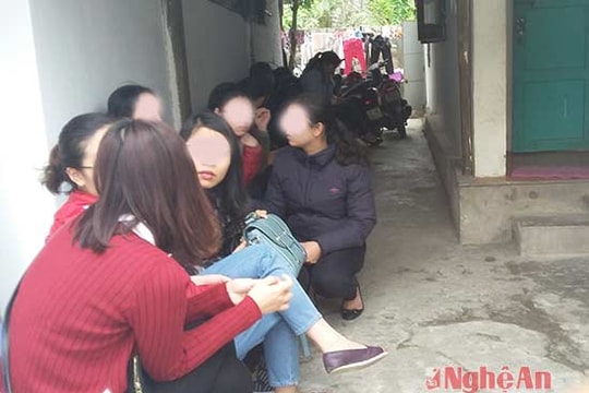 TP Vinh: Thợ gội đầu, nhân viên bán hàng hành nghề bói toán công khai