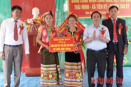 Làng nghề dệt thổ cẩm tiền tỷ của đồng báo Thái ở Tân Kỳ