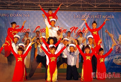 Sôi nổi đêm giao lưu văn nghệ tại Trung đoàn 764