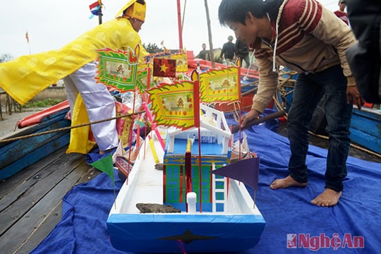 Lễ hội cầu ngư ở cửa biển Lạch Vạn