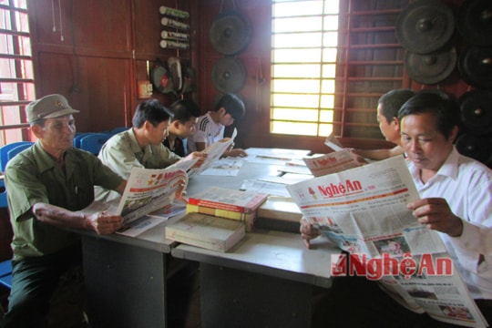 Đồng bào dân tộc ở Nghĩa Thịnh (Nghĩa Đàn) áp dụng thông tin trên báo vào mô hình thực tế