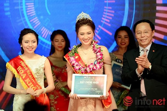 Ngắm các nữ nhà báo tương lai trổ tài trong cuộc thi sắc đẹp