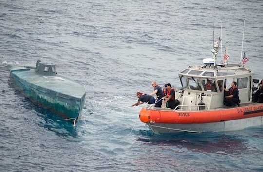 Mỹ bắt tàu bán ngầm chở ma túy trị giá hơn 190 triệu USD